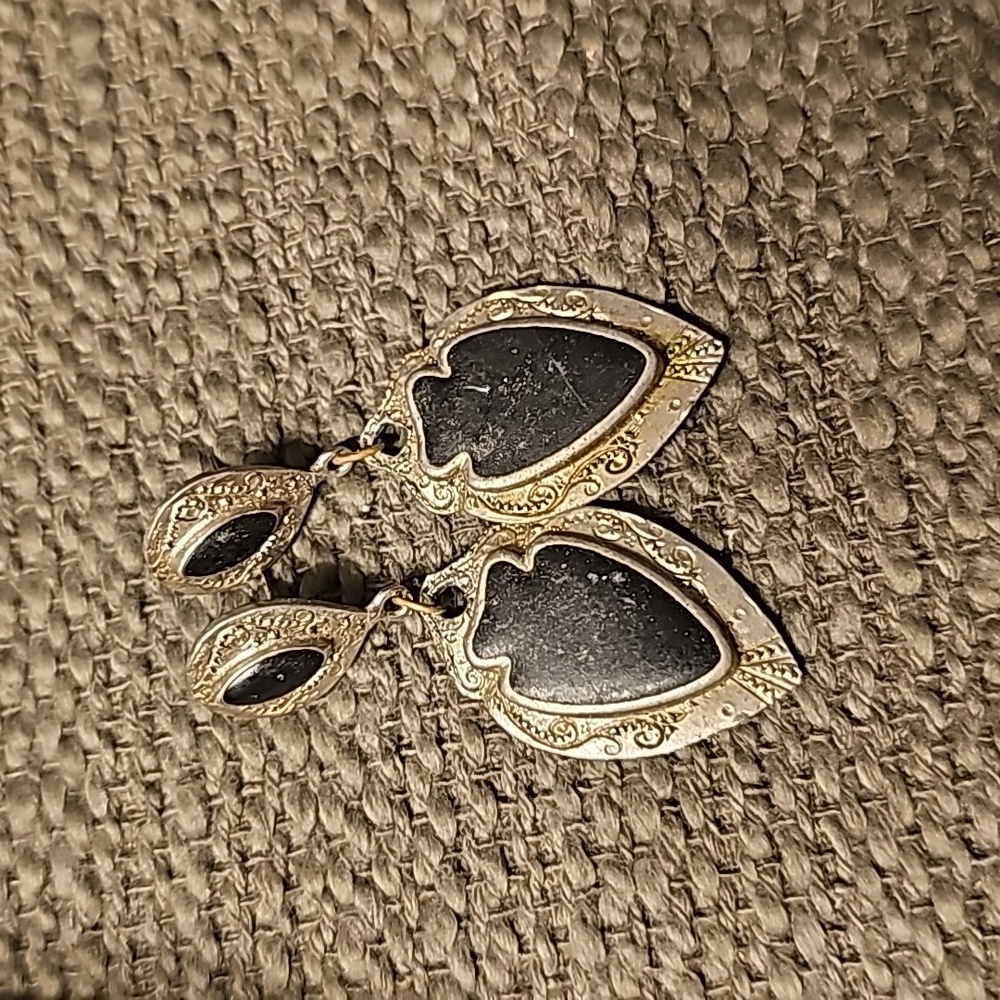 Unmarked arrowhead earrings